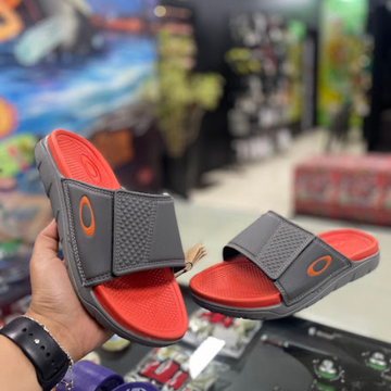Chinelo Oakley Break Cinza/Laranja - Masculino